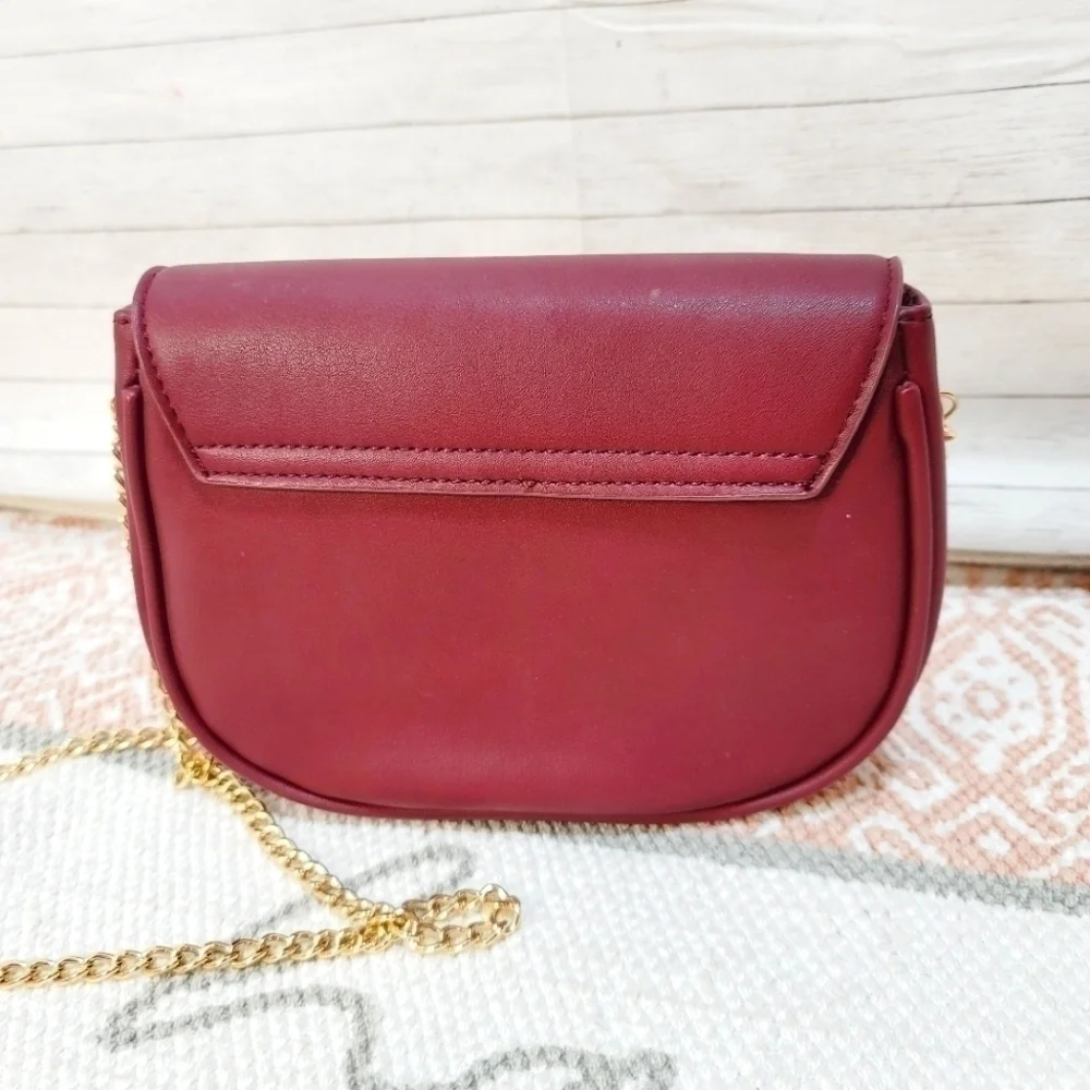 FOREVER 21 DEEP BURGUNDY SMALL CROSSBODY, W GOLD CHAIN STRAP
